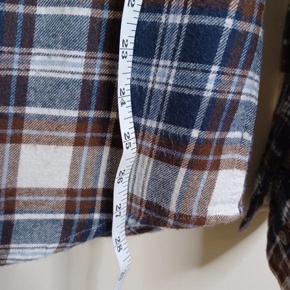 Men's beautiful tan plaid shirt. Size small. - Picture 7 of 14